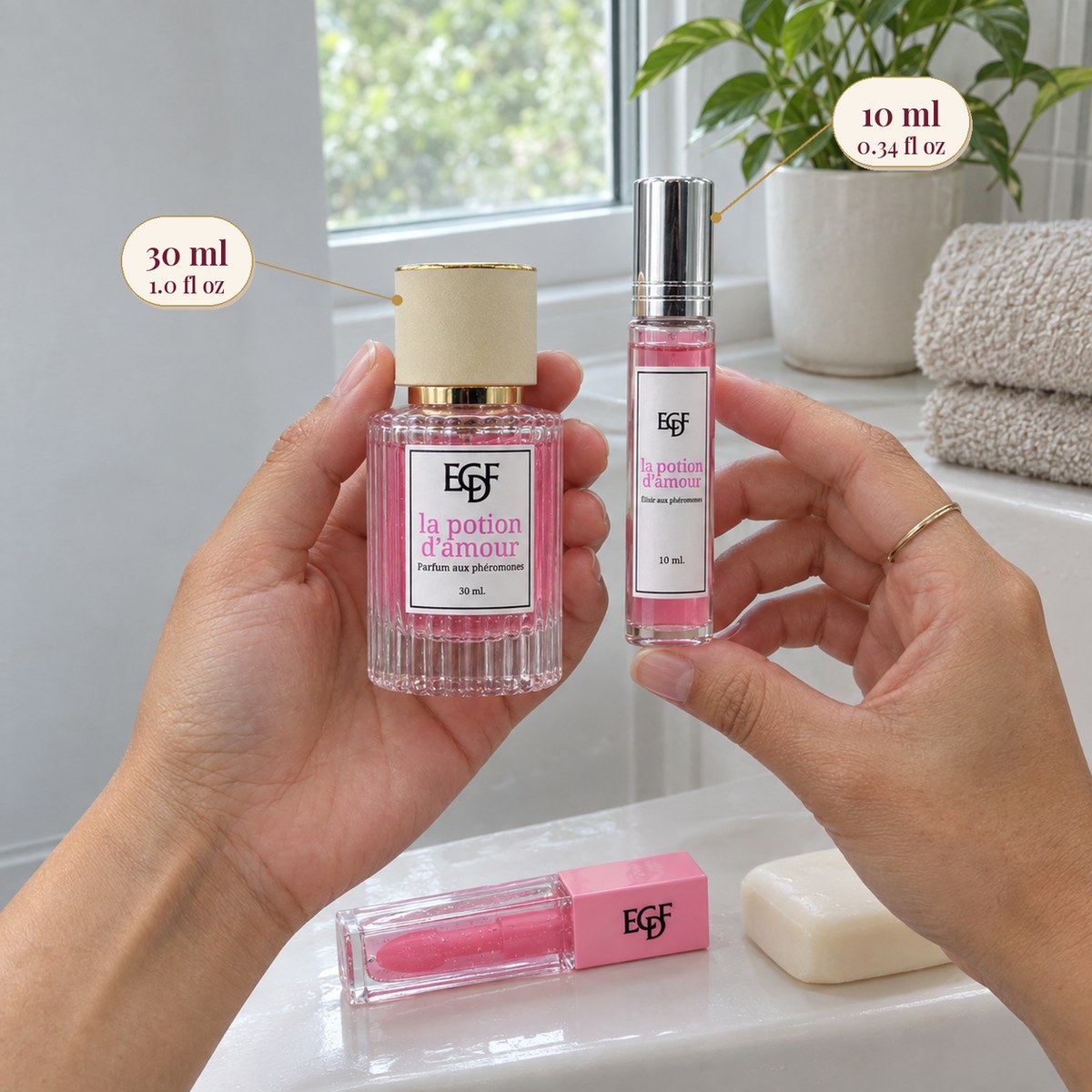 Hands holding the 30 ml perfume and a 10 ml roll-on to show their real size