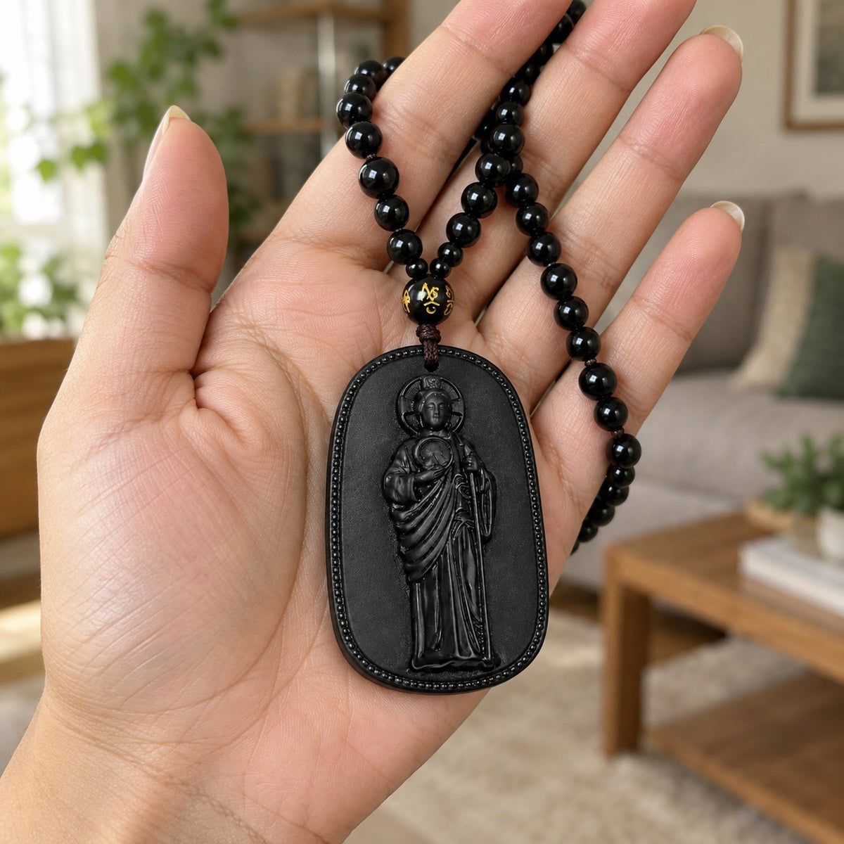 Holding the San Judas Tadeo pendant in the palm