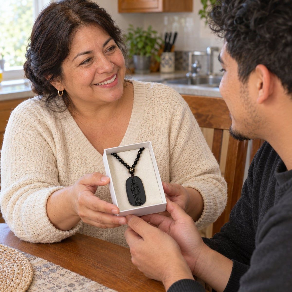 A mother gives her son the San Judas Tadeo necklace