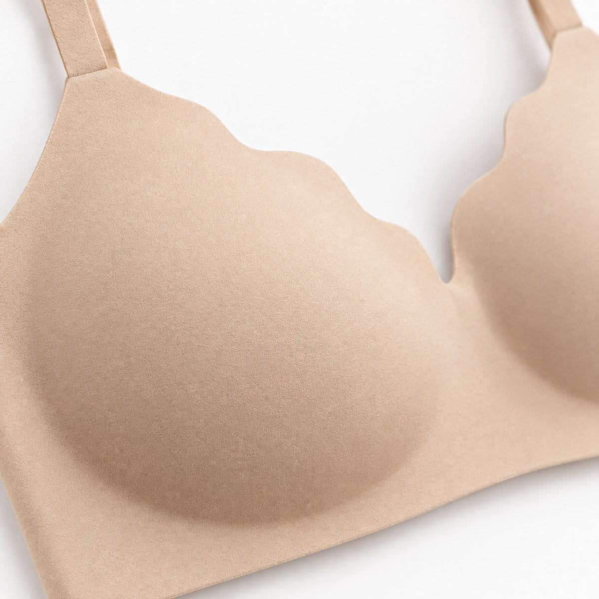 Close-up of the scalloped edge and seamless cup